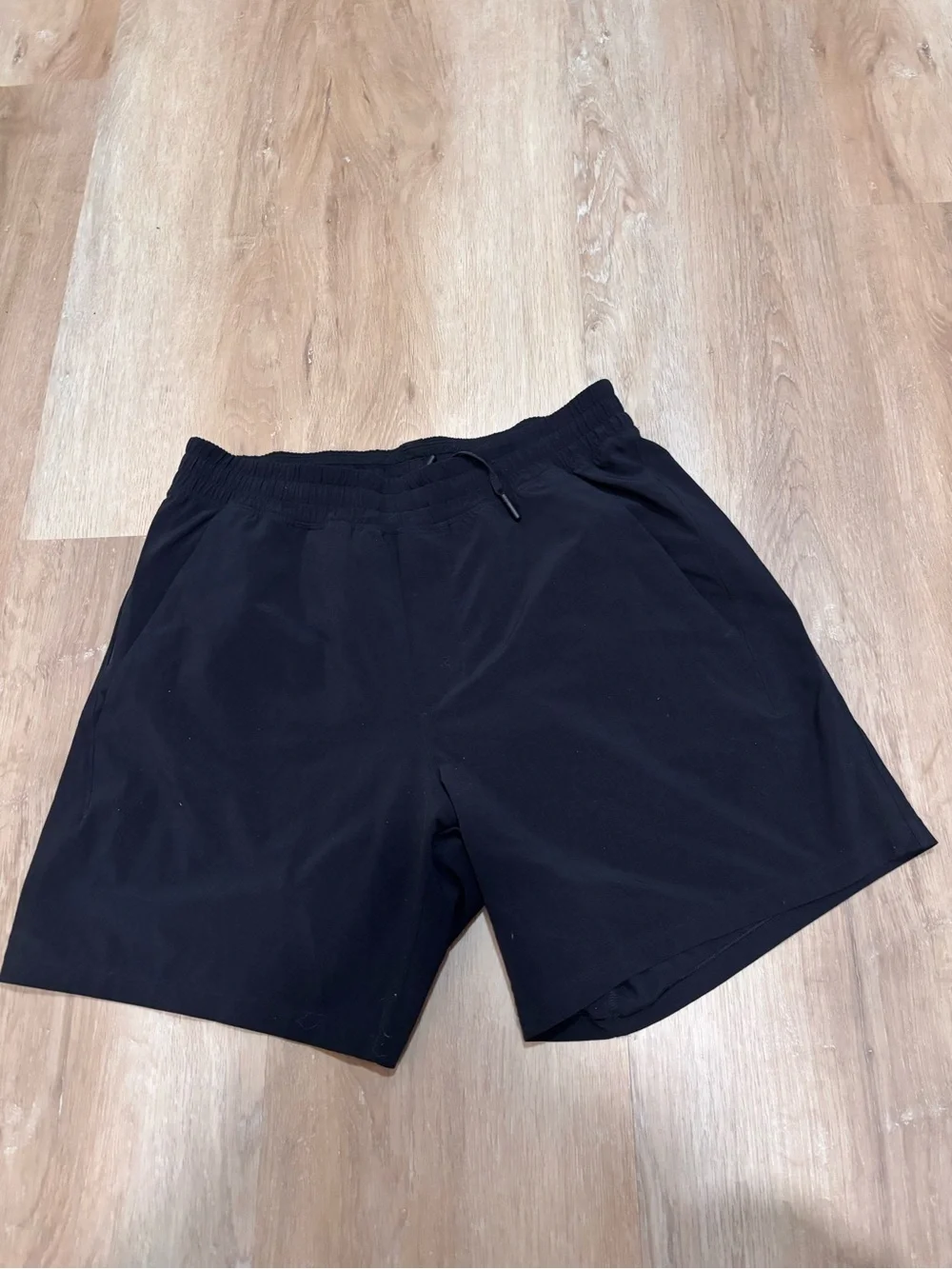 Lululemon men’s pace breaker linersless Short size M
